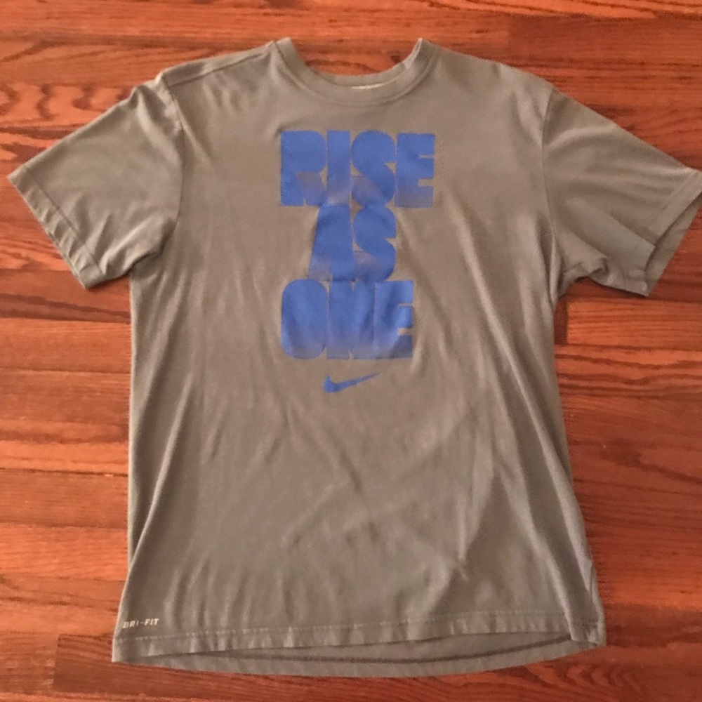 Men’s Nike dri fit athletic shirt